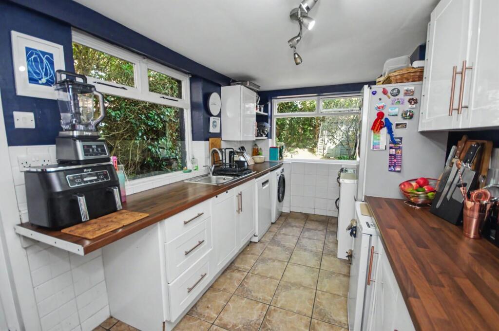North Road, Earls Barton, Northampton - View 4