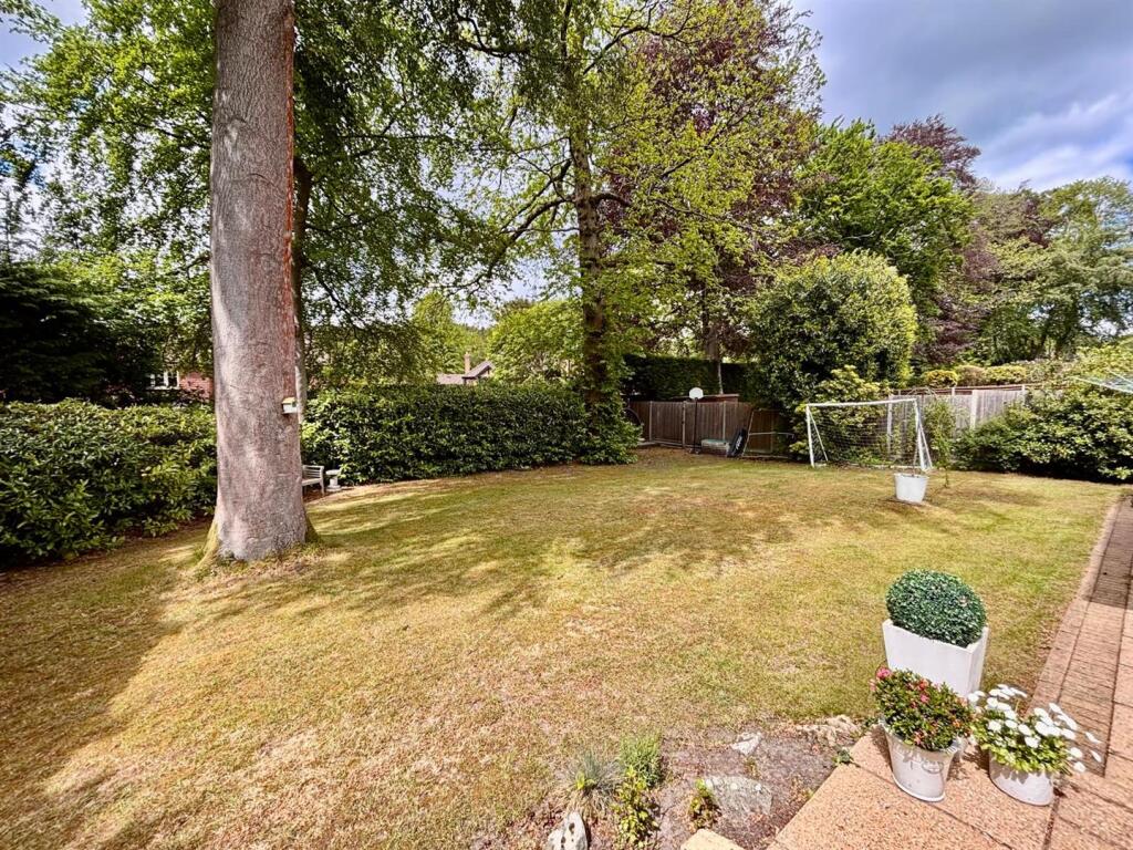 House in Surrey Heath, Old Dean - View 3