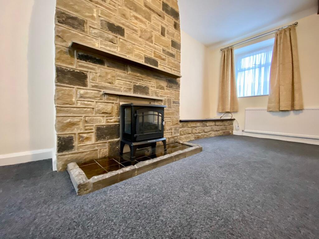 House in Huddersfield, Shelley, Kirkburton - More