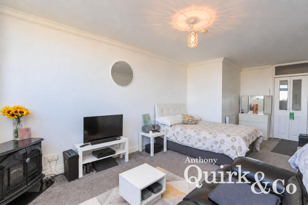 Crowstone Road, Westcliff-on-sea, SS0 photo 3