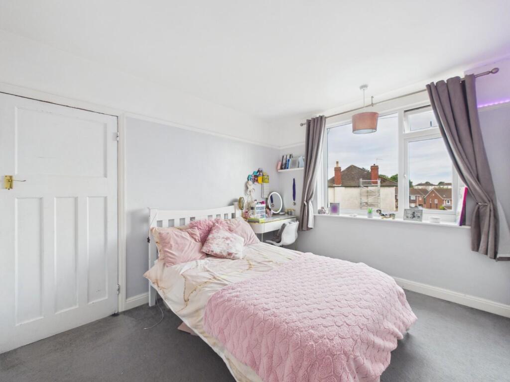 House in Bristol, St George - More