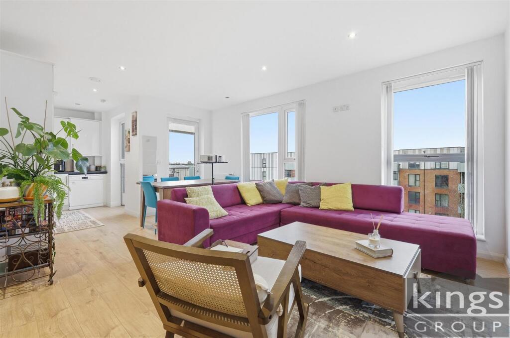 Apartment in Enfield, Carterhatch, Southbury - View 2