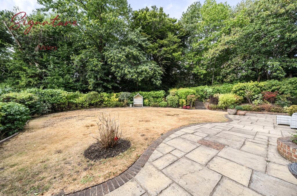 House in Surrey Heath, Surrey - View 5