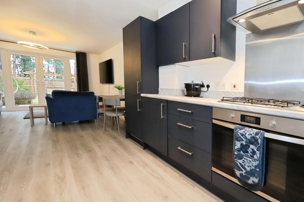 Red Oak Drive, Lea Castle, KIDDERMINSTER photo 4