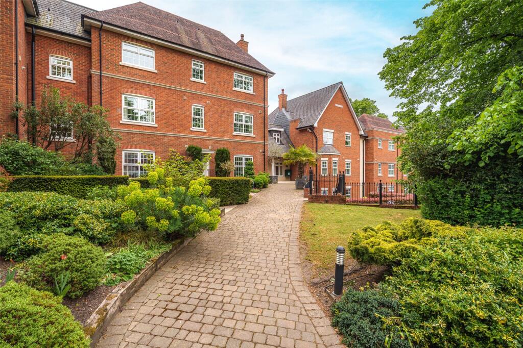 Main image of property: Reading Road, Wokingham, Berkshire, RG41