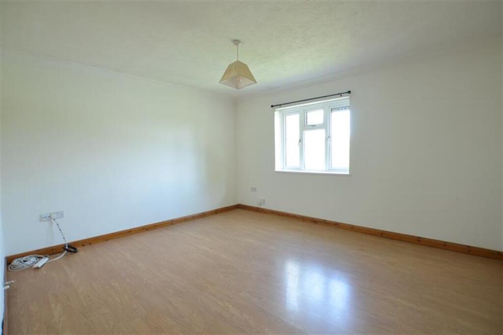 Apartment in Ilford - View 4