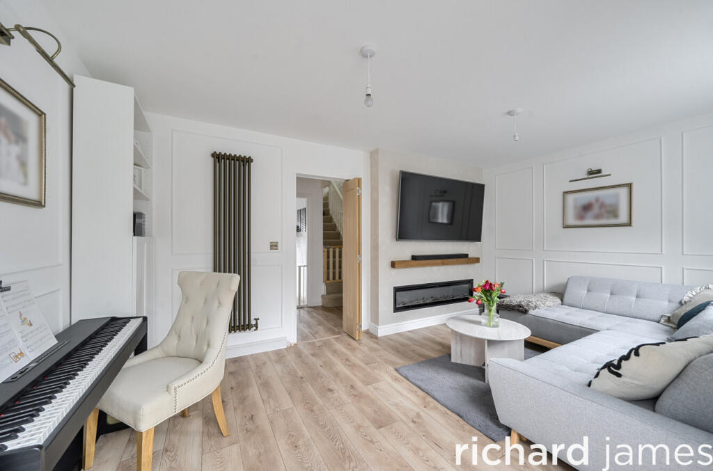 Tuscan Road, Redhouse, Swindon, SN25 photo 4
