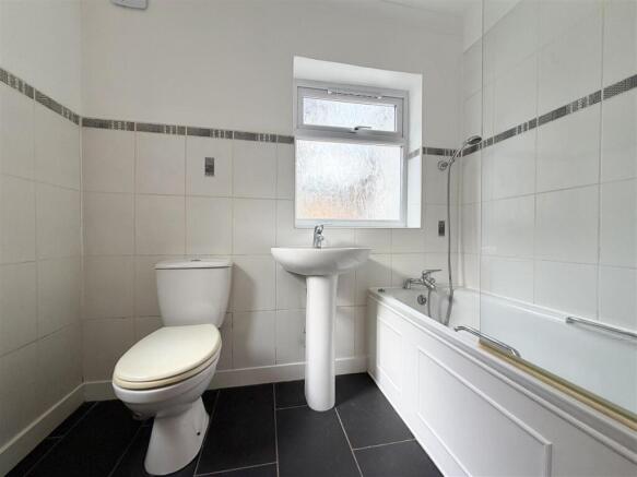 Bathroom (Ground Floor)