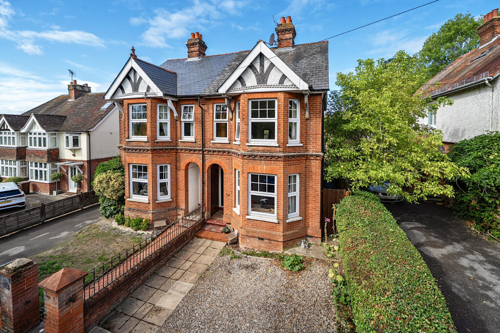 Main image of property: Eggars Hill, Aldershot, GU11