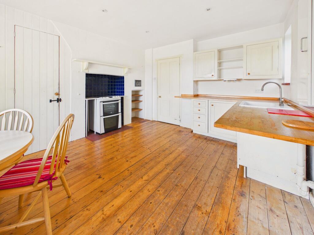 House in Wealden, Mayfield and Five Ashes - More