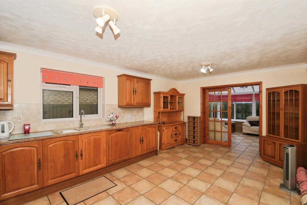 3-bed bungalow on Fen Road, Parson Drove, Wisbech, £300,000