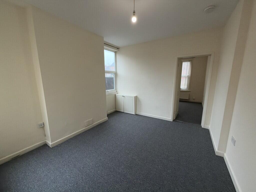 Apartment in Gloucester - View 4