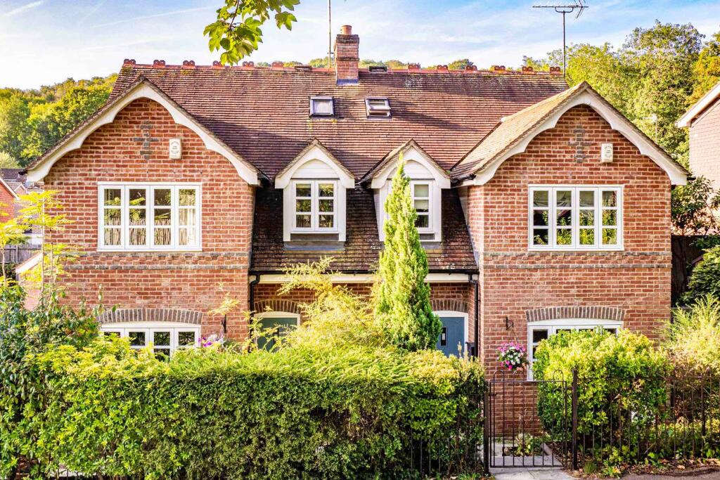 Main image of property: 7 Woodfield Cottages, Streatley on Thames