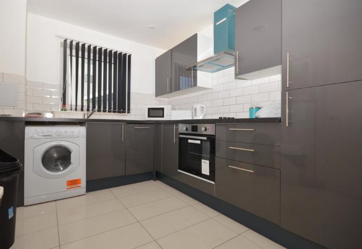 Main image of property: Venus House, 160 Westferry Road, Isle Of Dogs, Canary Wharf, London, E14 3SF