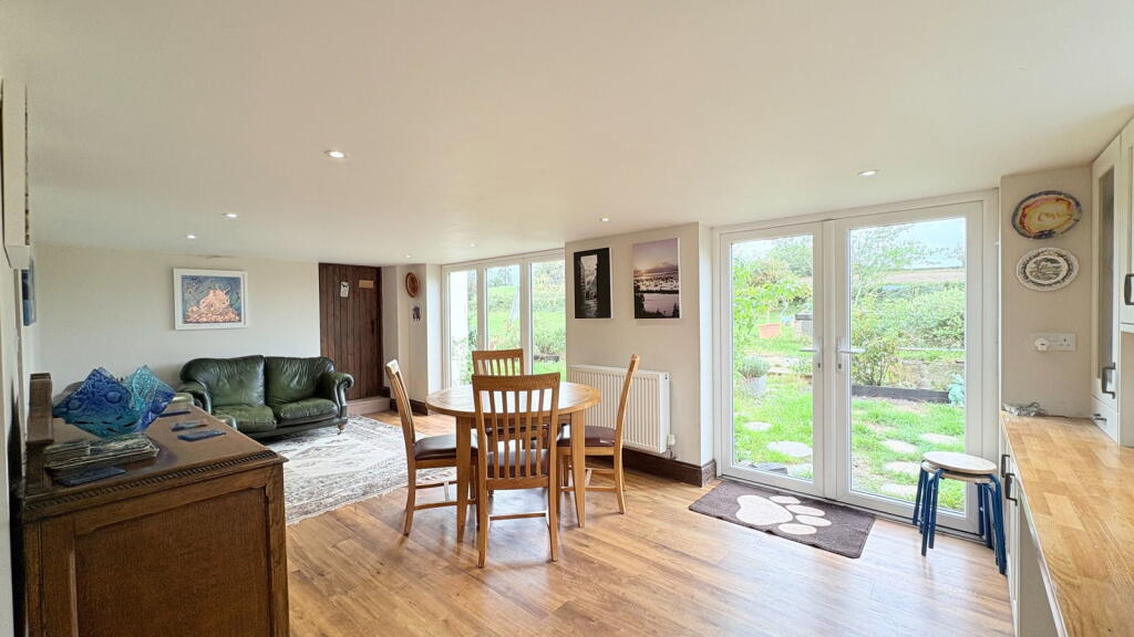 House in Gloucester - View 4