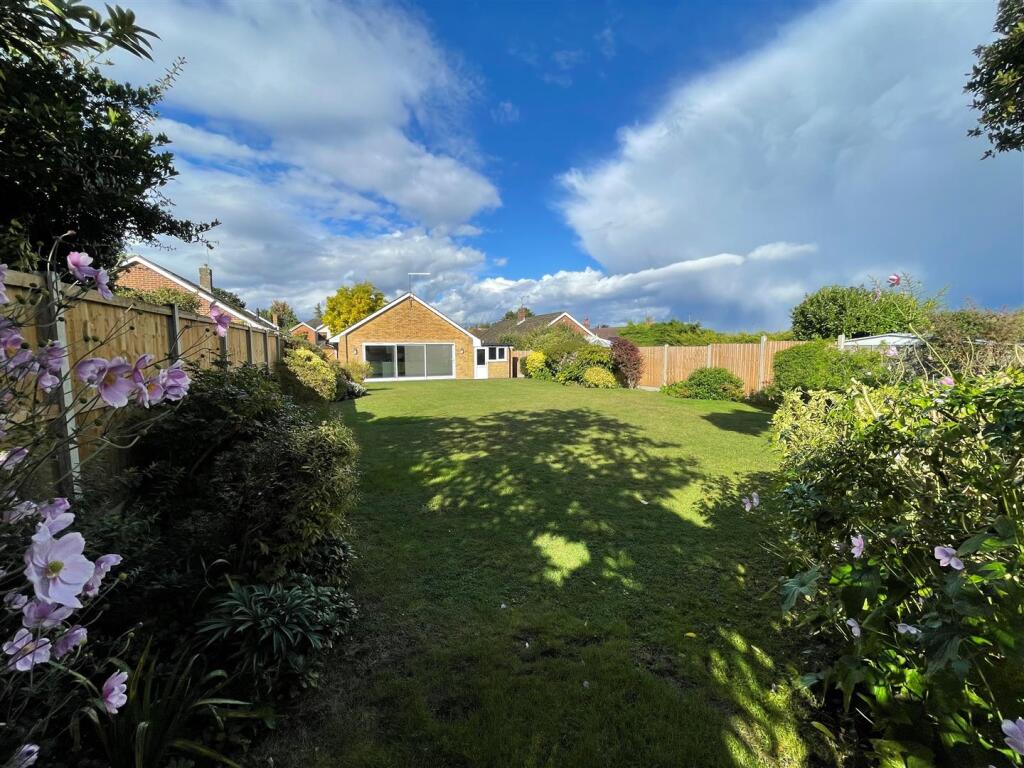 House in Dartford, Longfield and New Barn - View 2
