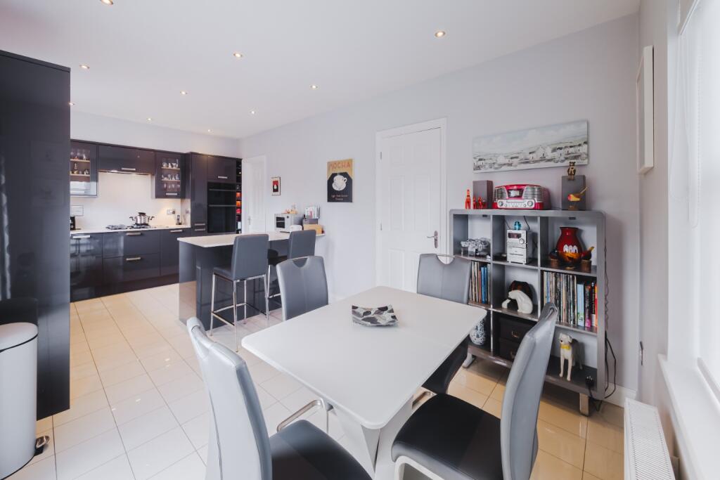 House in Blunsdon St Andrew, Haydon End, Haydon Wick - View 5