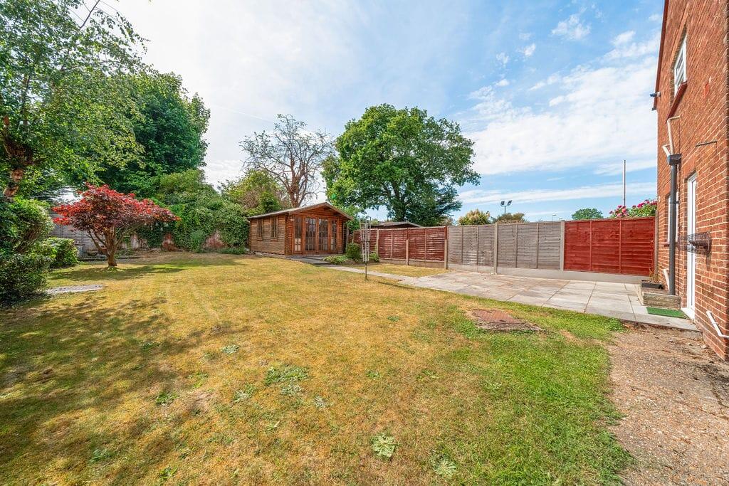 Apartment in Richings Park, Iver - View 5