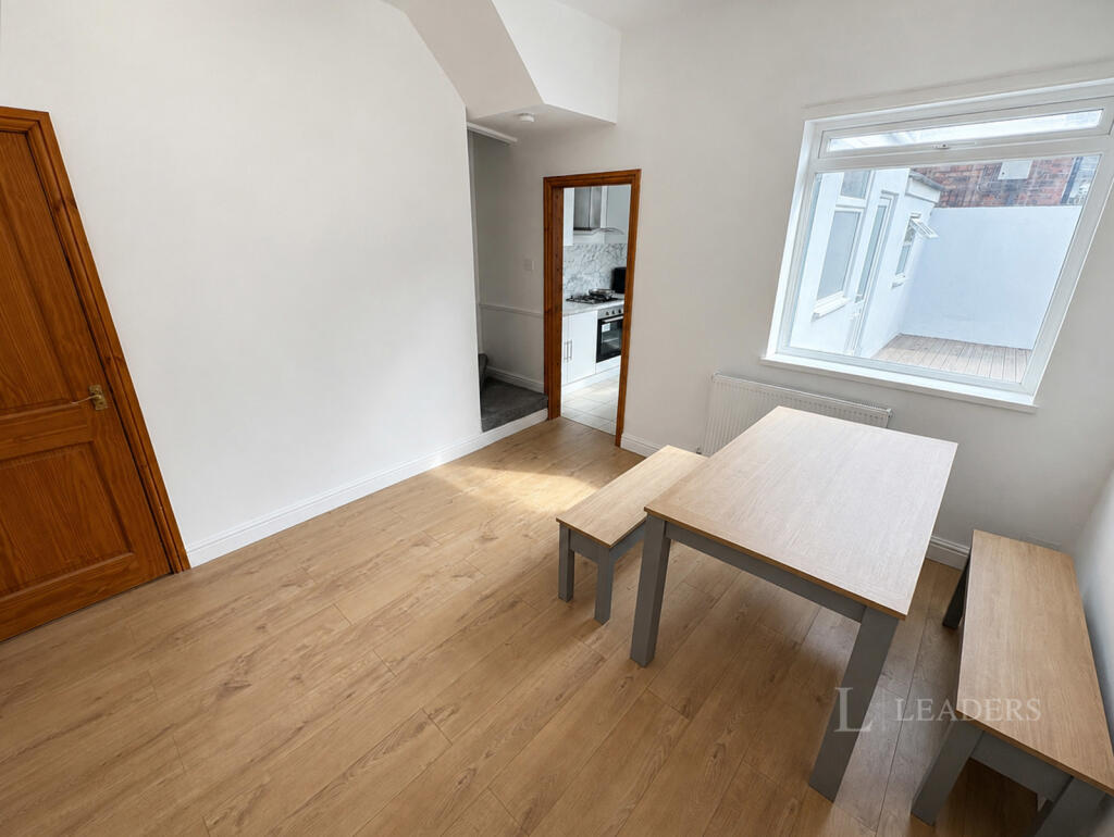 House in Hull - View 5