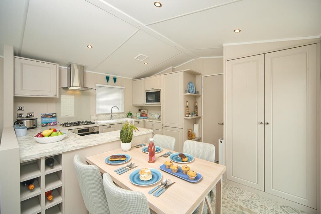 Two Bed Carnaby Lakehouse, Bredon View, Pershore, Worcestershire, WR10 3DY photo 3
