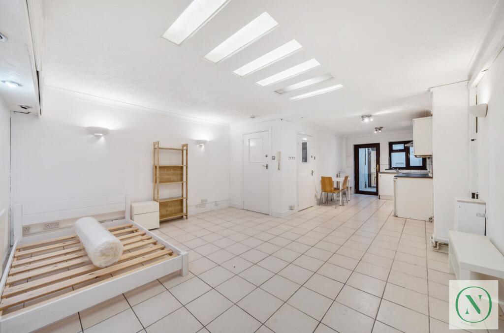 Main image of property: 16, Freemasons Place, CR0