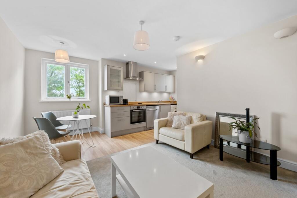Apartment in Kingston upon Thames - View 5