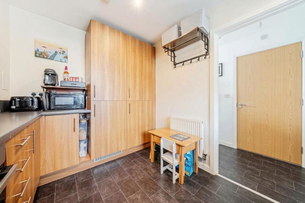 House in Gillingham, Medway - View 4