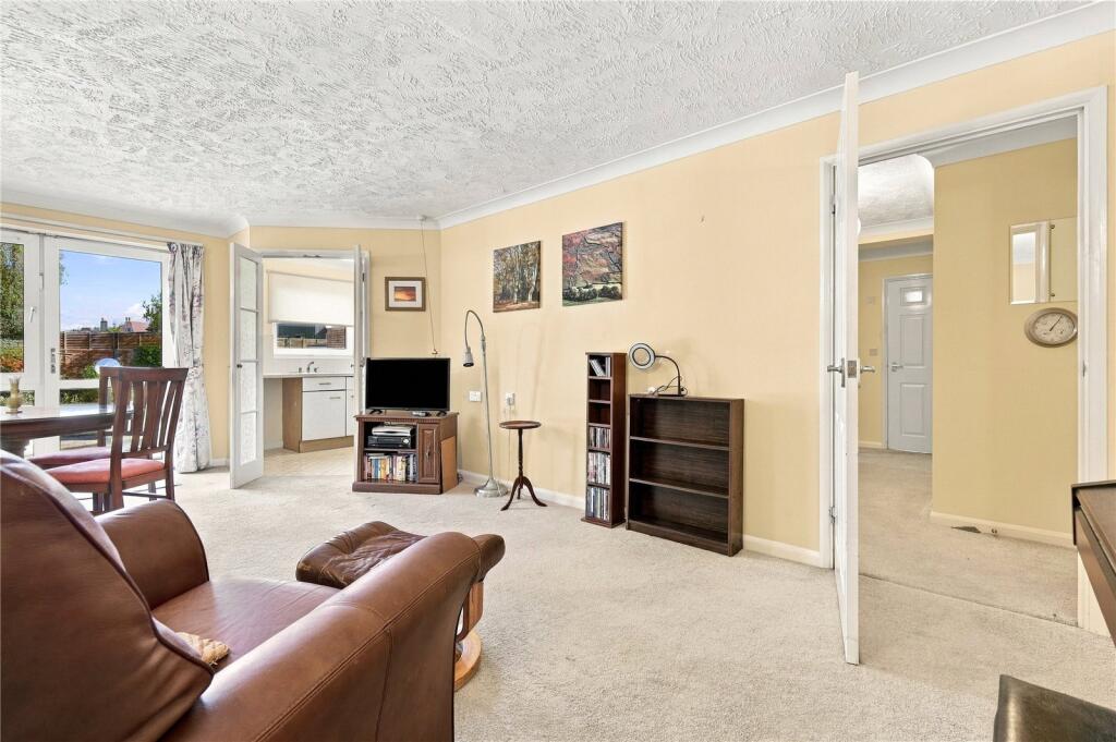 Apartment in Southend-on-Sea - View 5