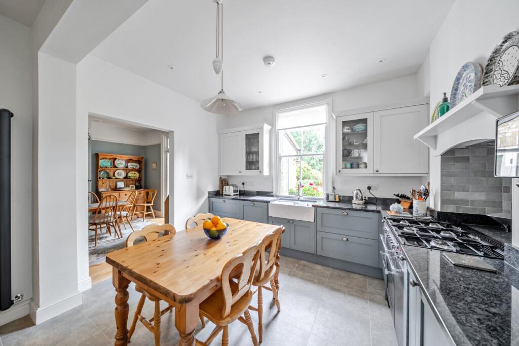 House in London - View 2