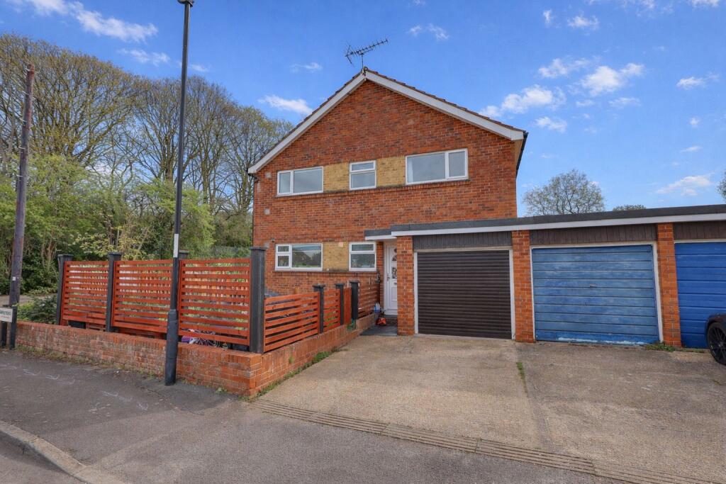 Main image of property: BITTERNE! NO FORWARD CHAIN! LOW CHARGES! A MUST SEE!