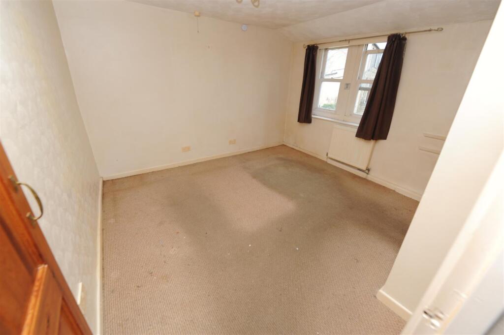 House in Bradford, Thackley End, Idle - More