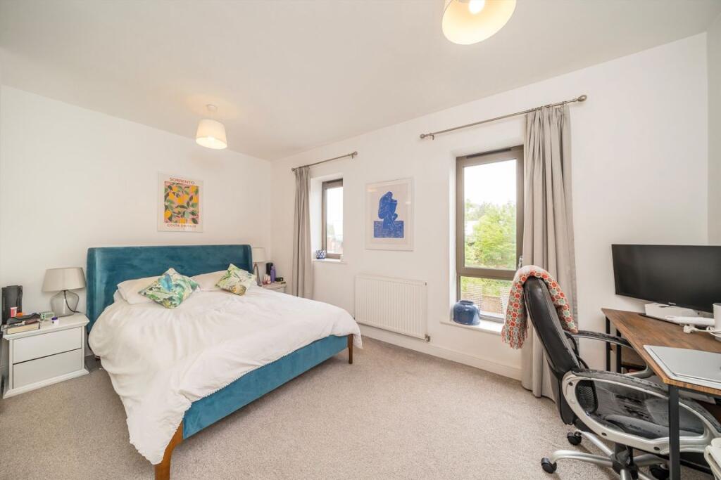 John Hunter Avenue, Tooting - More