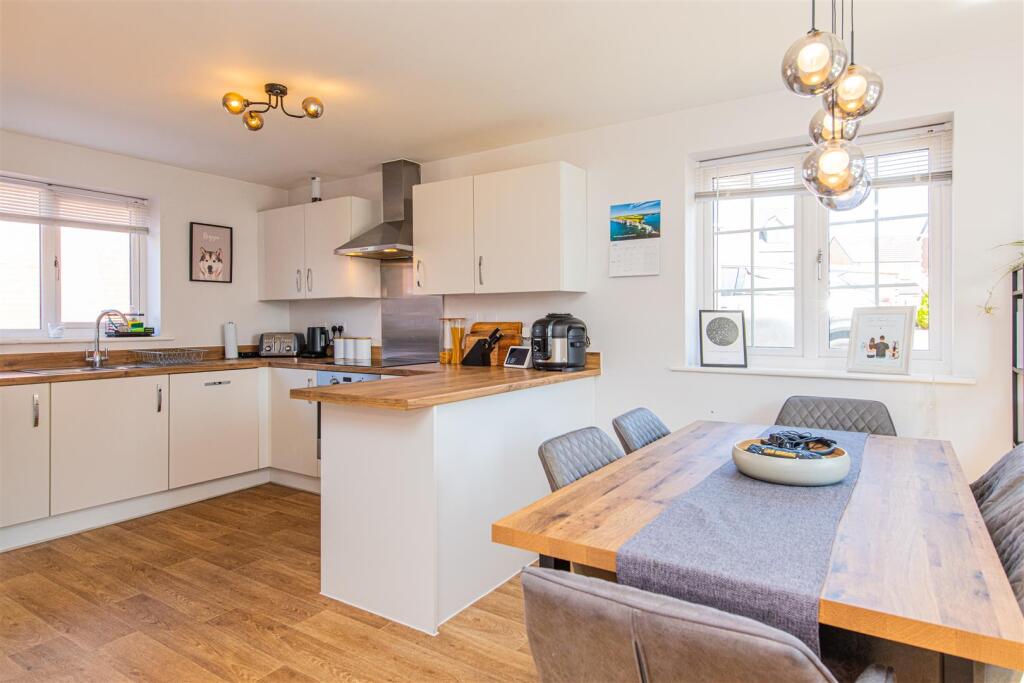 Egan Close, Weldon, Corby - View 5