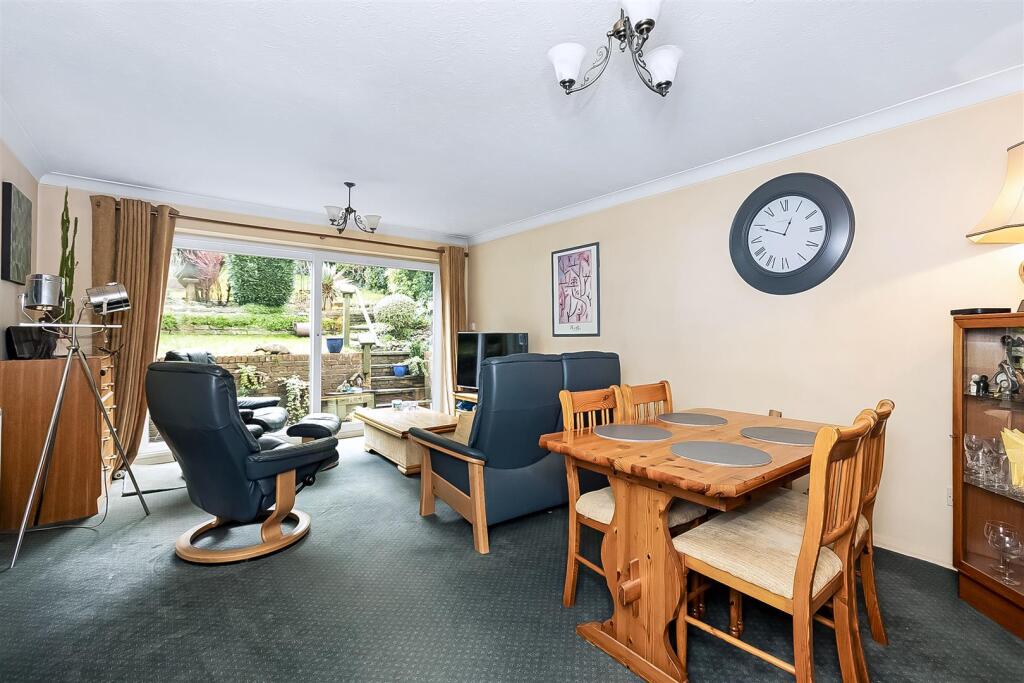 Fairdene Road, Coulsdon photo 4