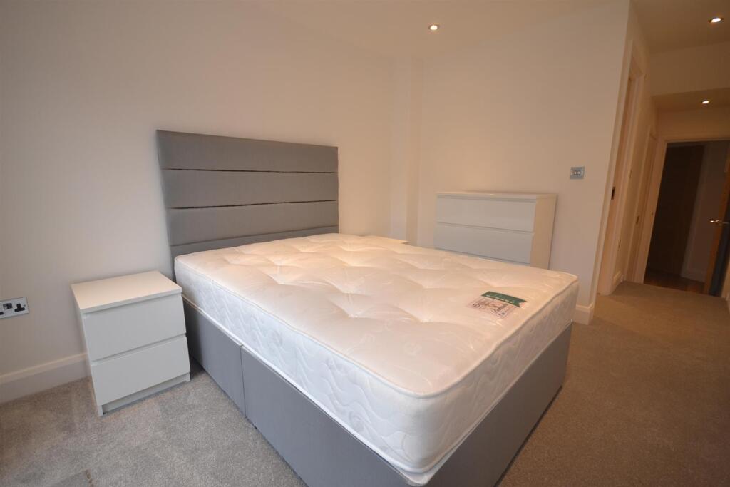 Apartment in Reading - View 5
