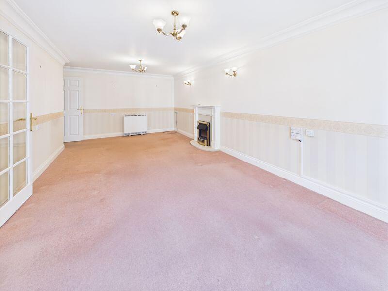 Pegasus Court, Caterham Valley photo 4
