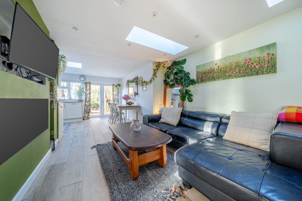 House in Farnham, Heath End - View 3