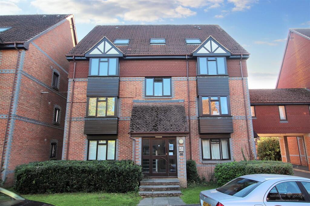 Studio flat on Grovelands Road, Reading, £124,000