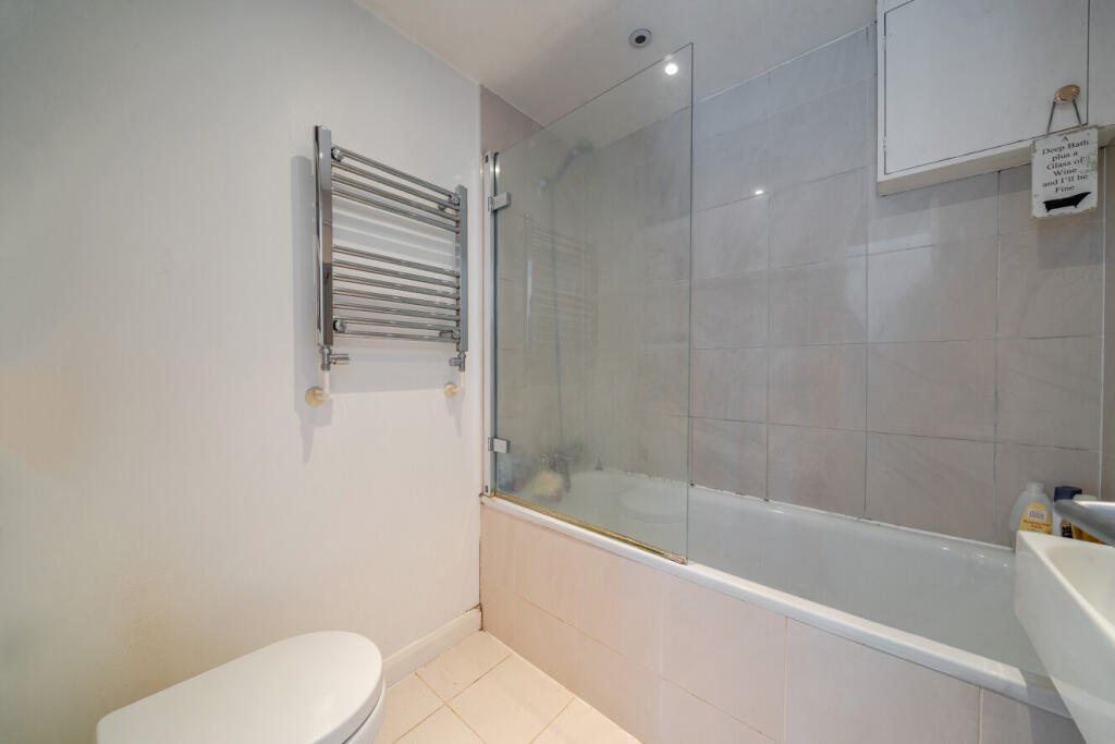 Apartment in London - View 5