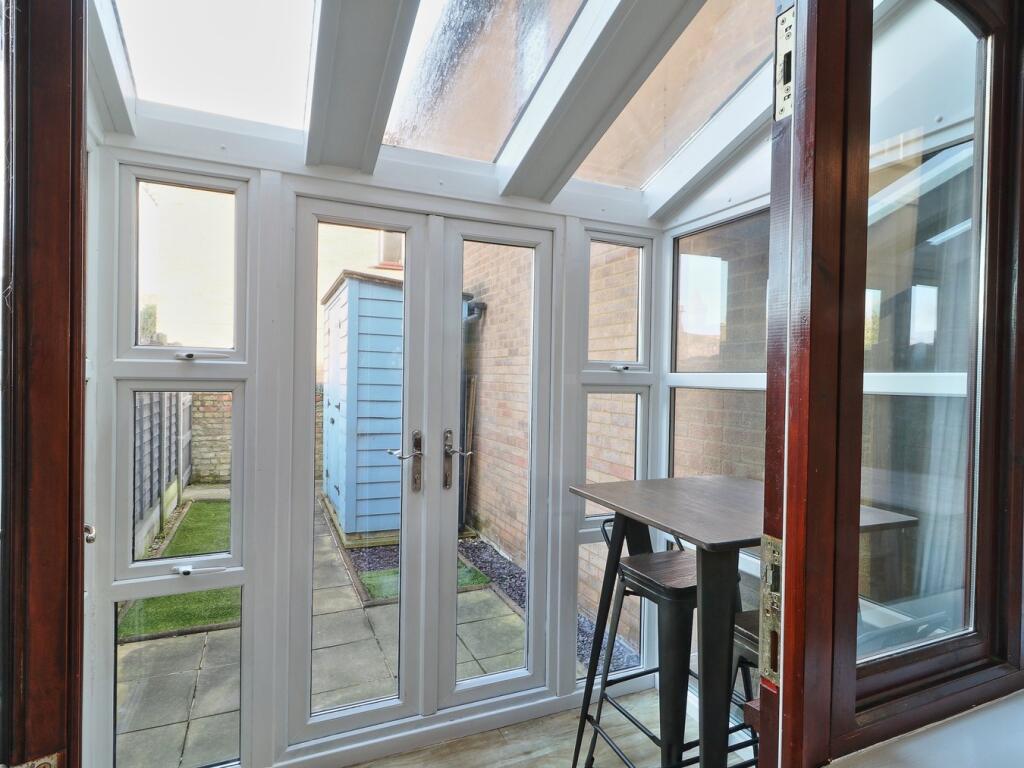 Grosvenor Gardens, ST NEOTS, PE19 photo 5