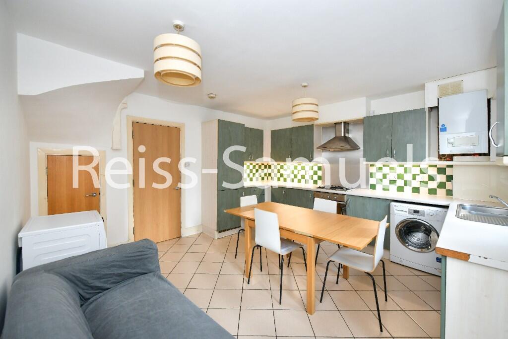 5 bedroom terraced house for rent