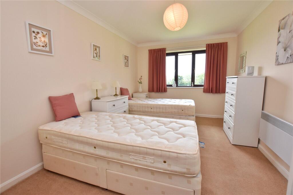 Newshaw Lane, Hadfield, Glossop, Derbyshire, SK13 photo 3