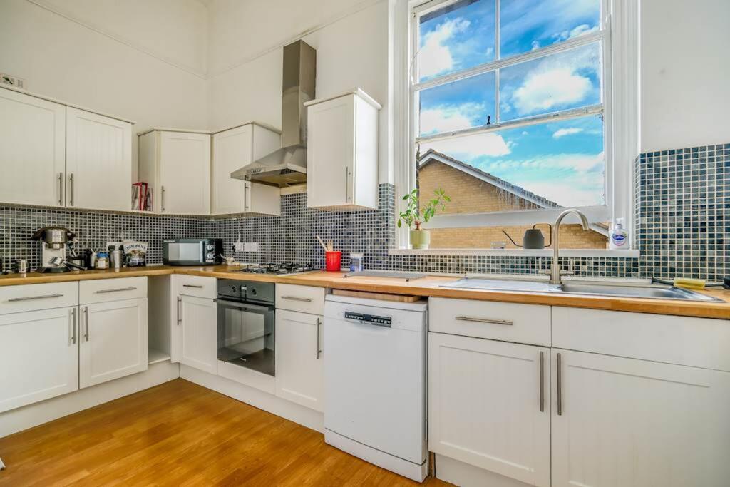 Apartment in London - View 5