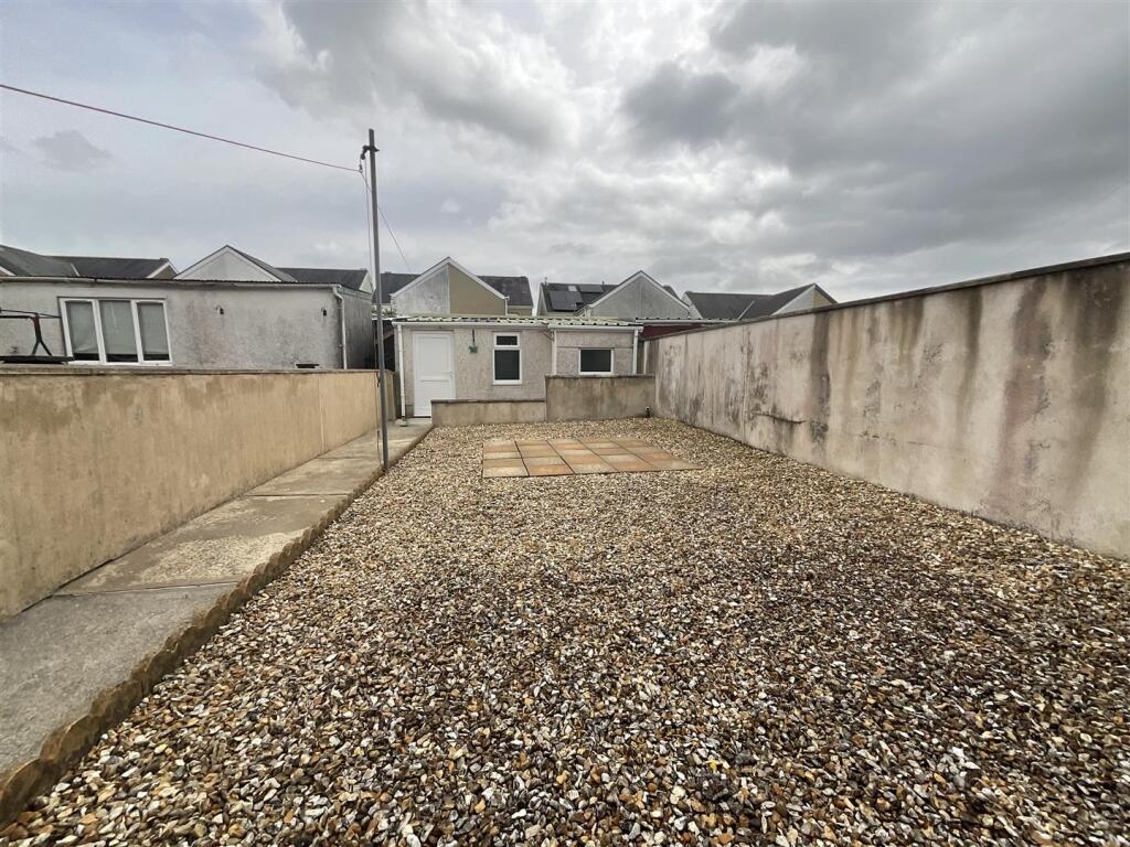 House in Ammanford - View 4