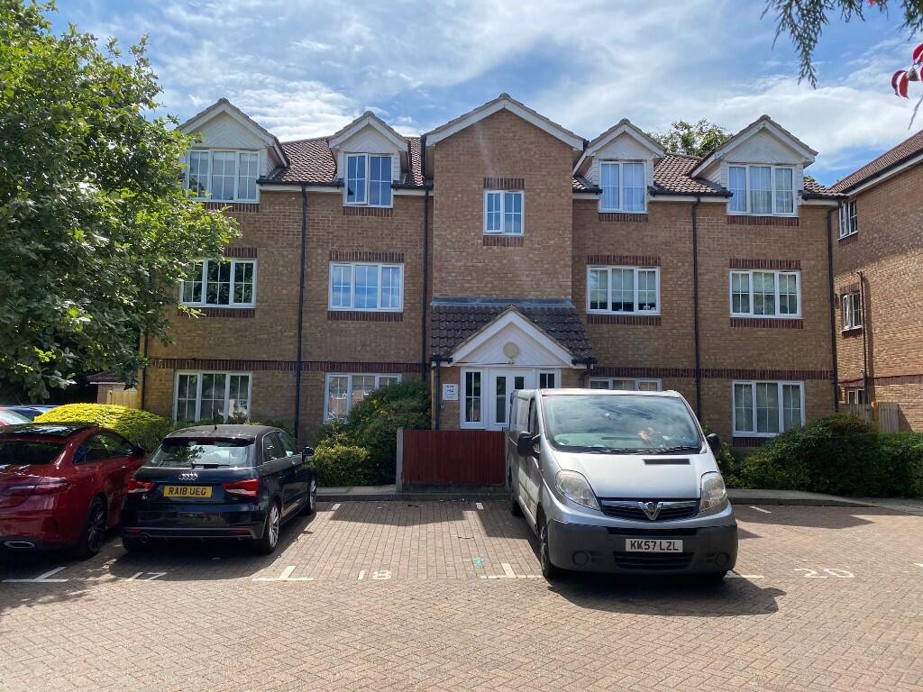1-bed flat on Horace Gay Gardens, Letchworth Garden City, Hertfordshire, SG6, £180,000
