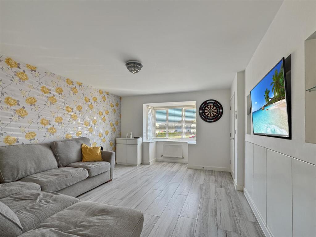 Taylor Crescent, Westward Ho, Bideford photo 3