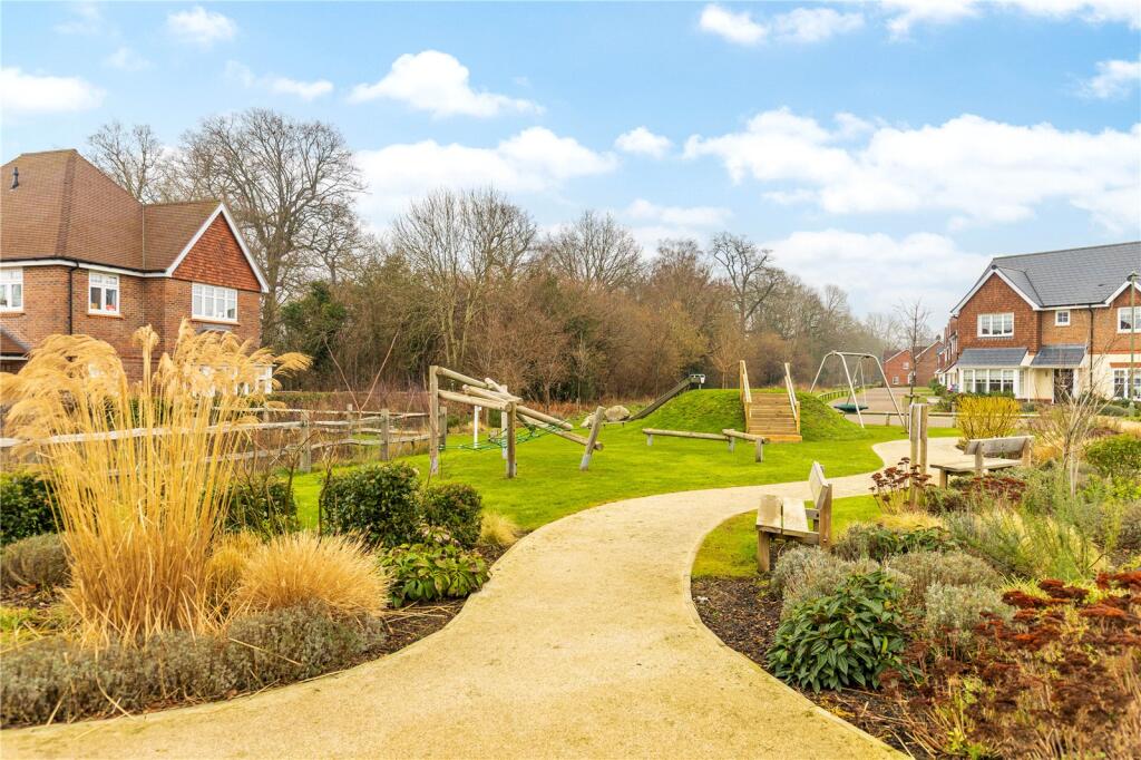House in Waverley, Cranleigh - More