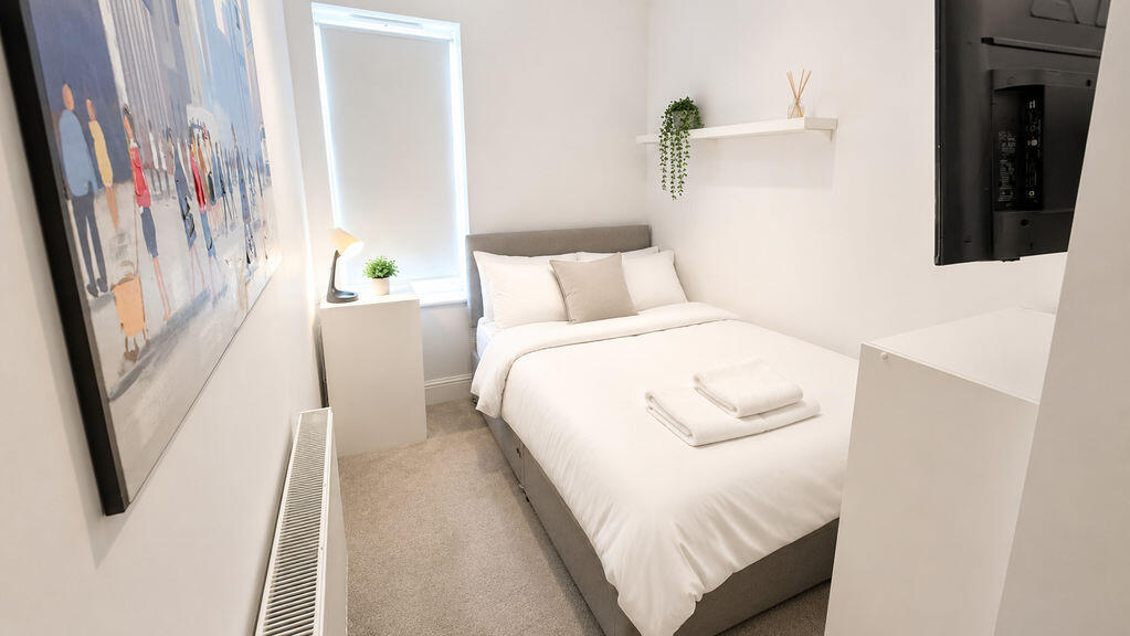 Main image of property: En-suite room - Bills Included