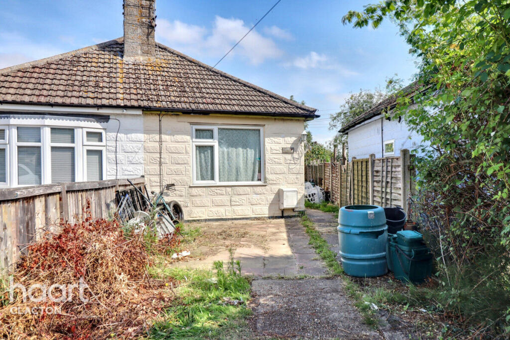 2-bed semi-detached on The Avenue, Clacton-On-Sea, £160,000