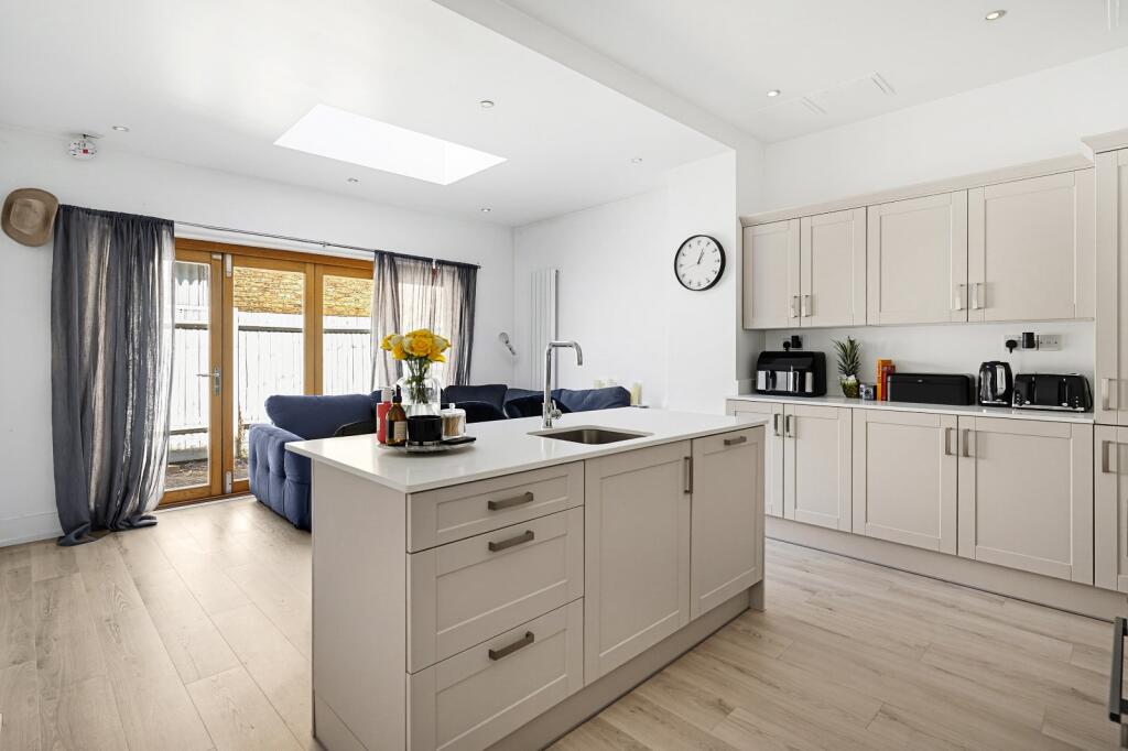 House in London - View 5